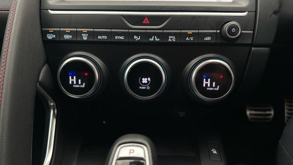 Dual Climate Control / Air Conditioning / Heated Seats 