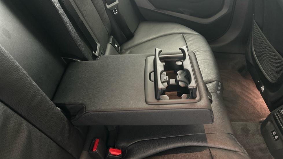 Rear Armrest/ Cup Holder