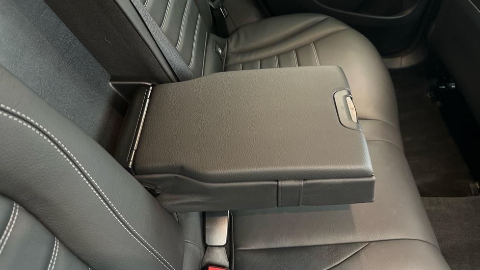 Rear Armrest/ Cup Holder