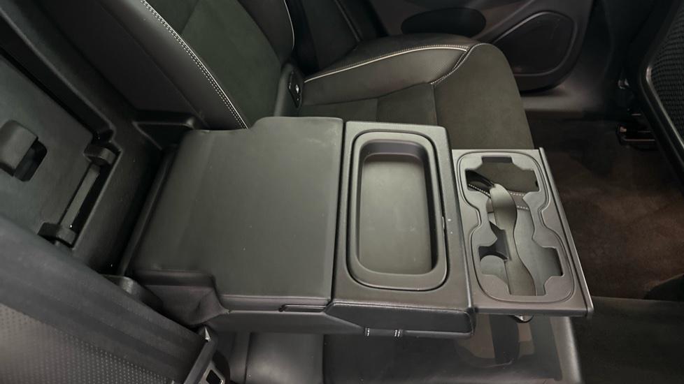 Rear Armrest/ Cup Holder