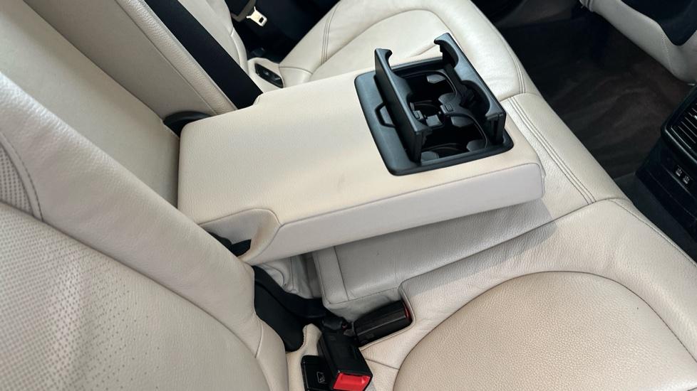 Rear Armrest/ Cup Holder