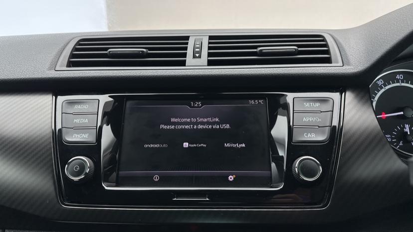 Apple CarPlay / Android Auto 