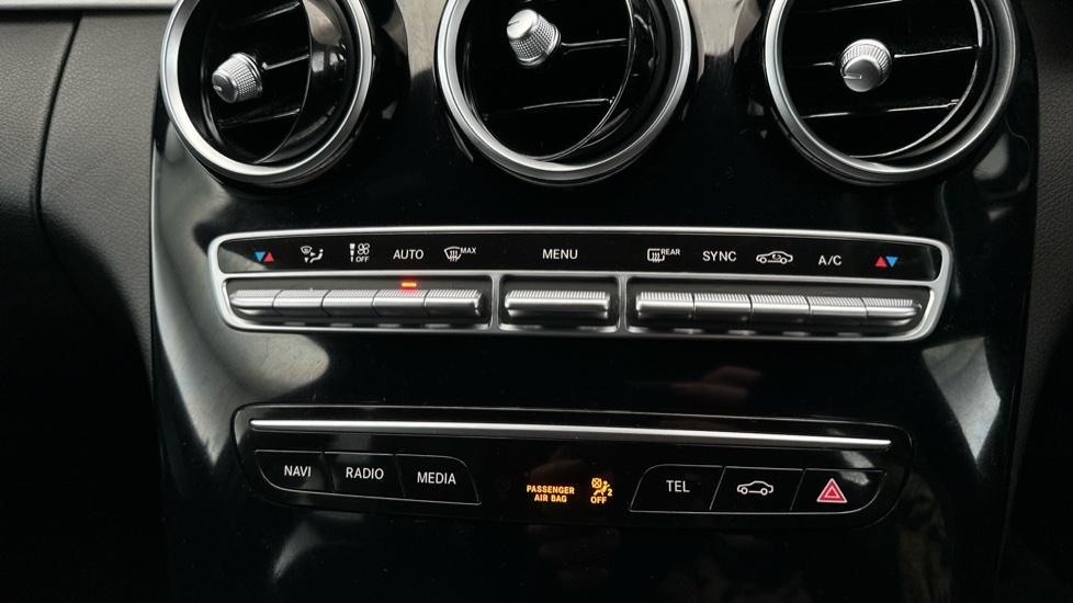 Air Conditioning /Dual Climate Control 