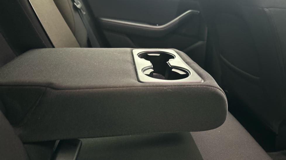 Rear Armrest/ Cup Holder