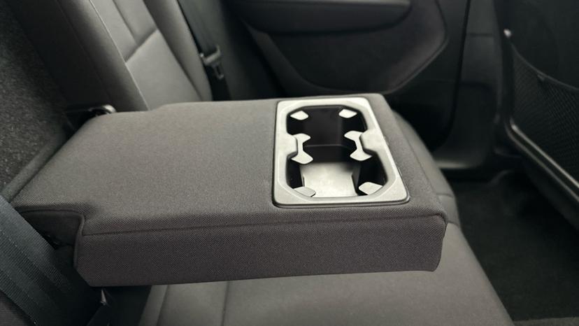 Rear Armrest/ Cup Holder