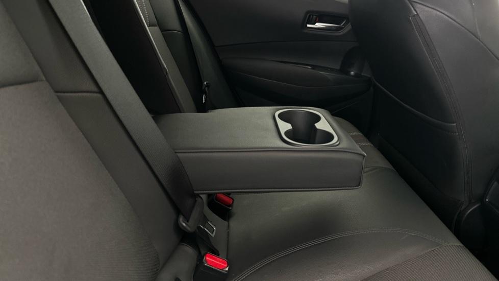 Rear Armrest/ Cup Holder