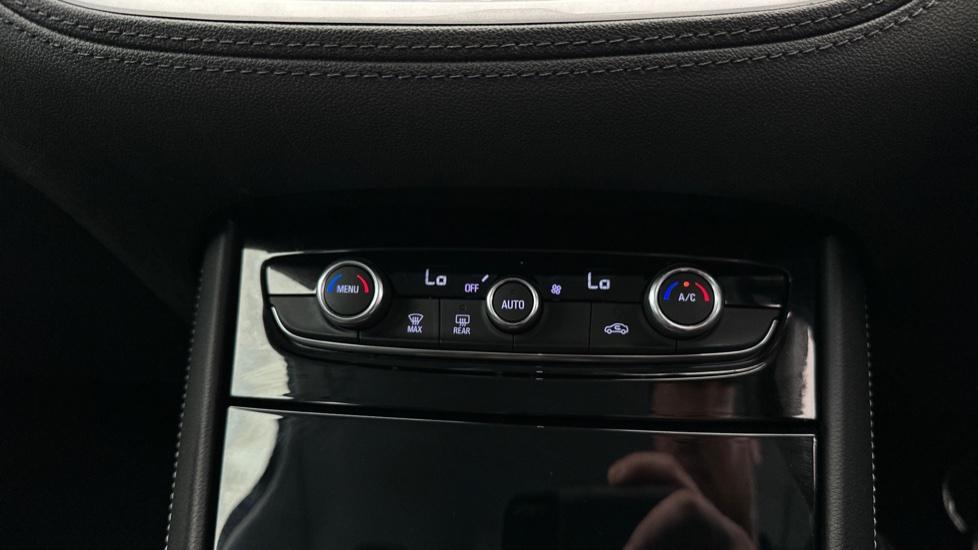 Dual Climate Control / Air Conditioning 