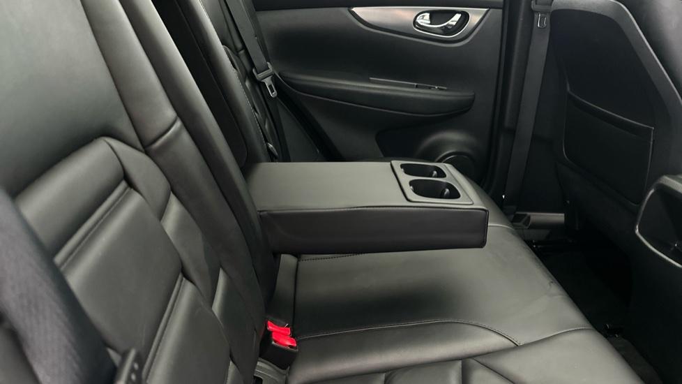 Rear Armrest/ Cup Holder