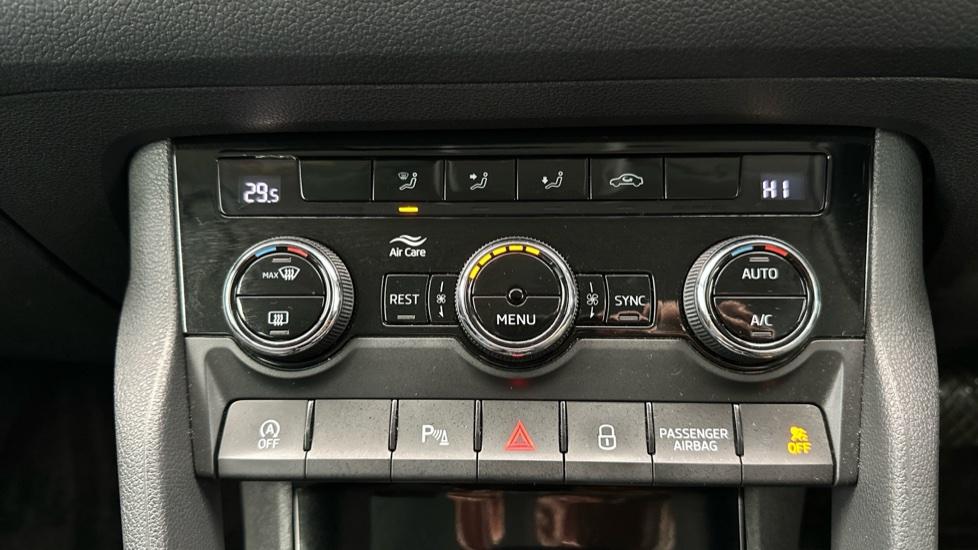 Air Conditioning /Dual Climate Control /Auto Stop/Start 