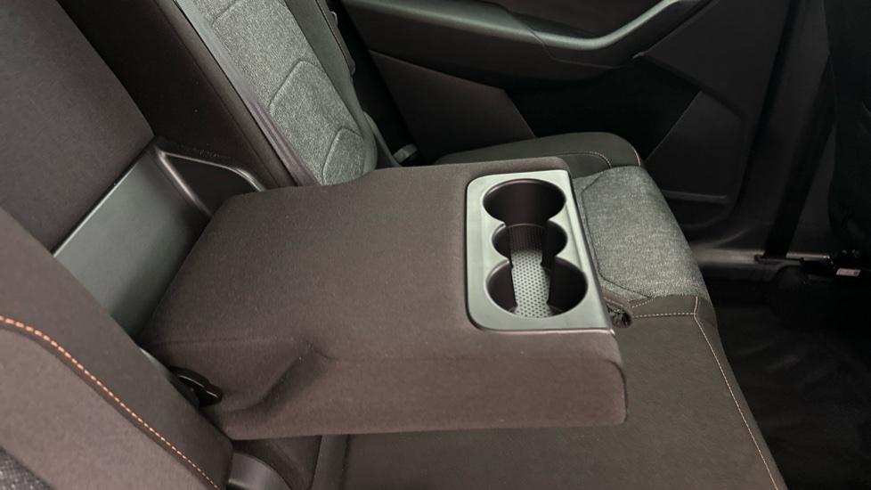 Rear Armrest/ Cup Holder