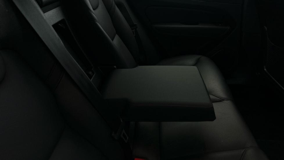 Rear armrest 