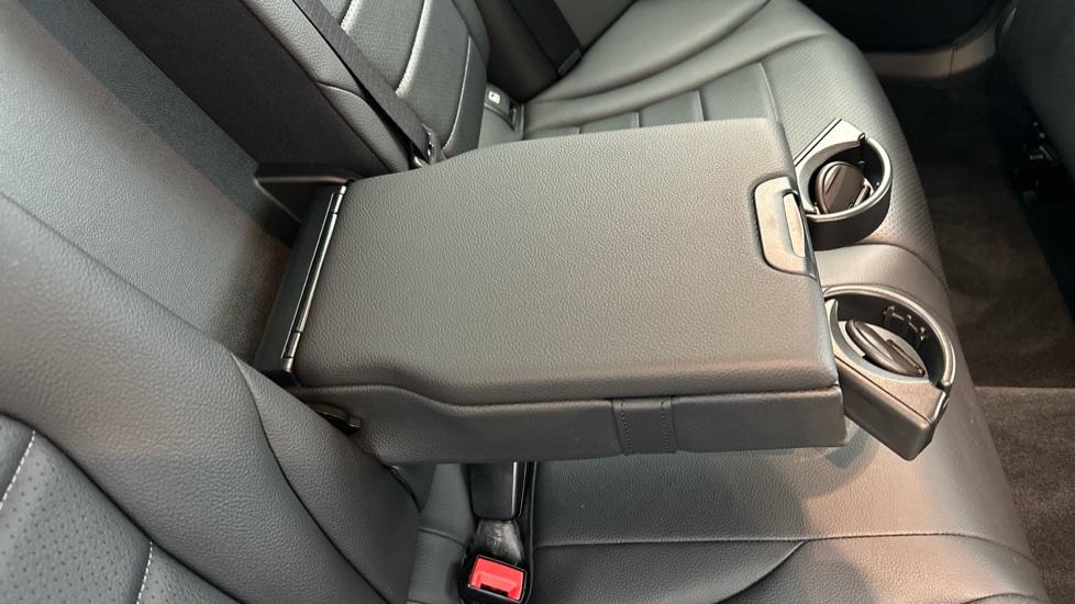 Rear Armrest/ Cup Holder