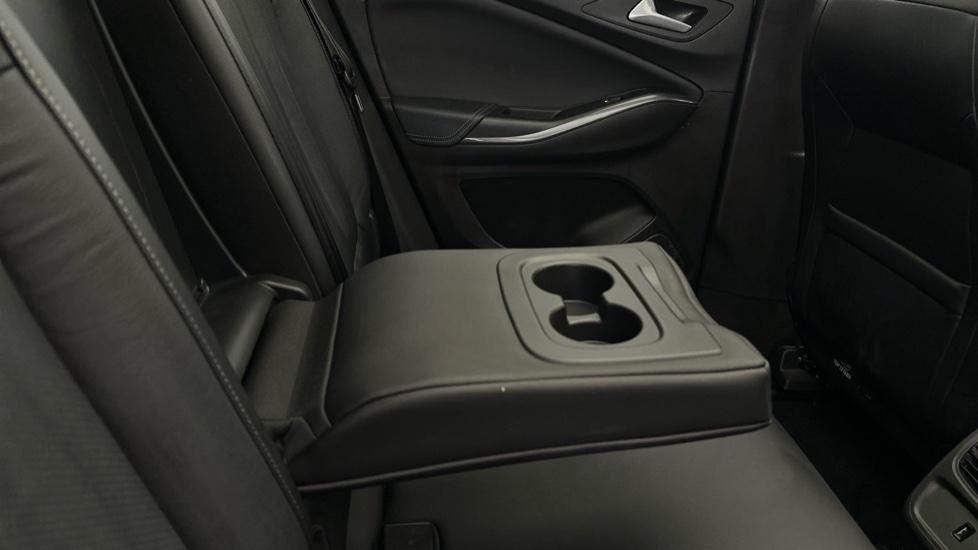 Rear Armrest/ Cup Holder