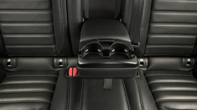 Rear Armrest/ Cup Holder