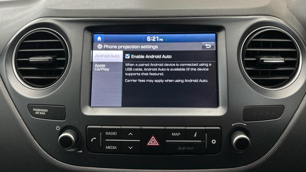 Apple Car Play & Android Auto