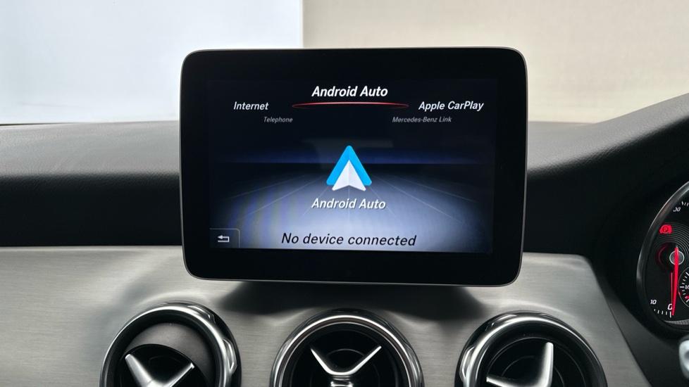 Apple Car Play & Android Auto