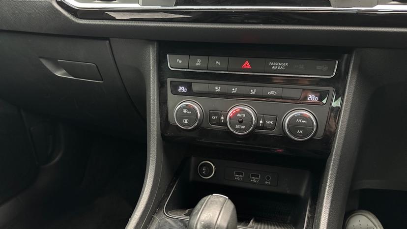 Air Conditioning / Dual Climate Control /Auto Stop Start 