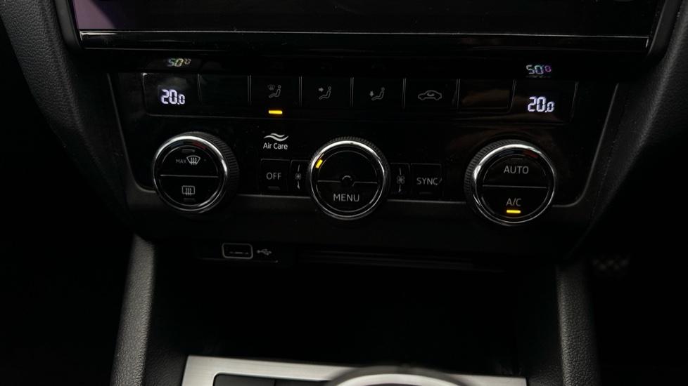 Dual Climate Control / Air Conditioning 