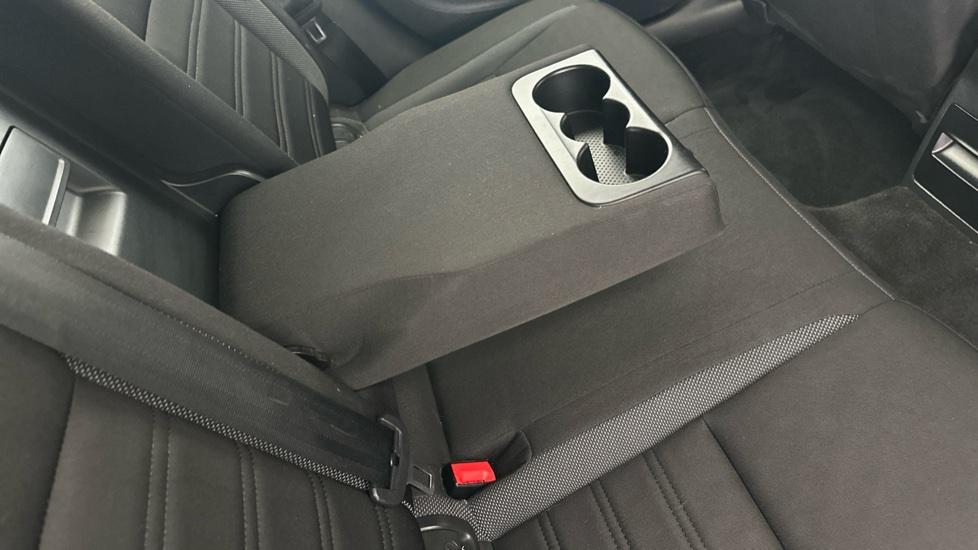 Rear Armrest/ Cup Holder