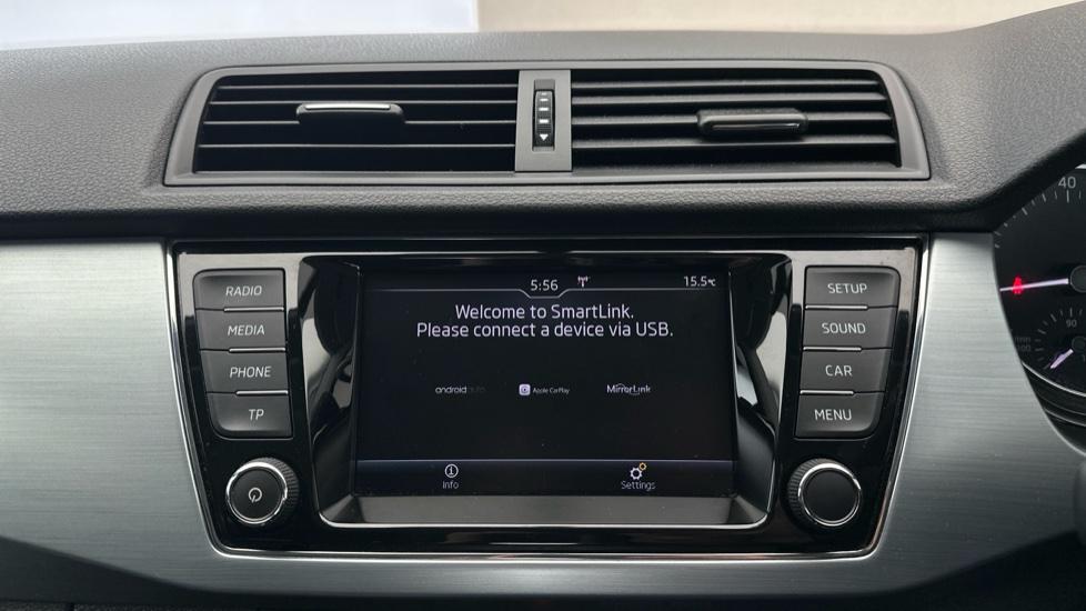 Apple Car Play & Android Auto