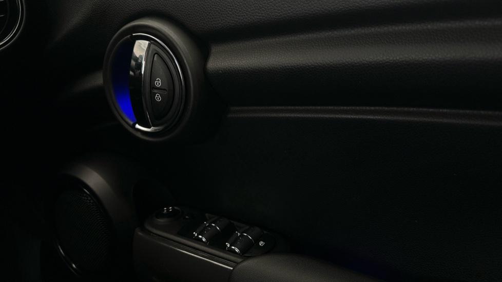 Electric Windows / Wing Mirrors / Ambient Lighting 