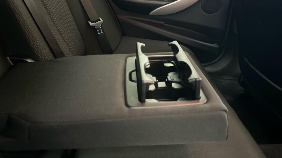 Rear Armrest/ Cup Holder