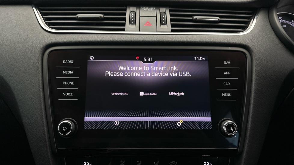 Apple Car Play & Android Auto