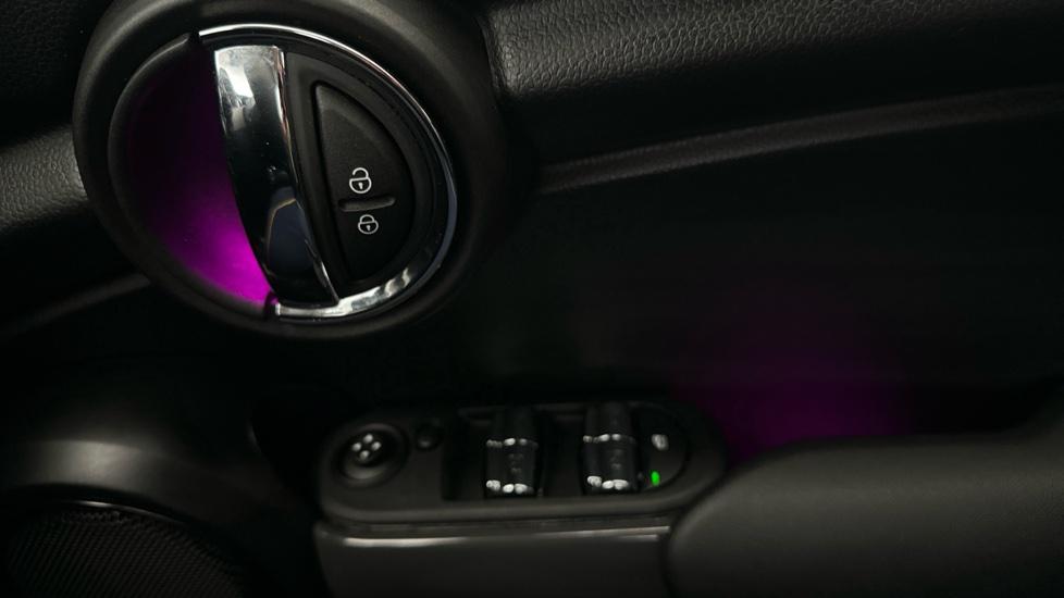 Electric Windows / Wing Mirrors /Ambient Lighting 