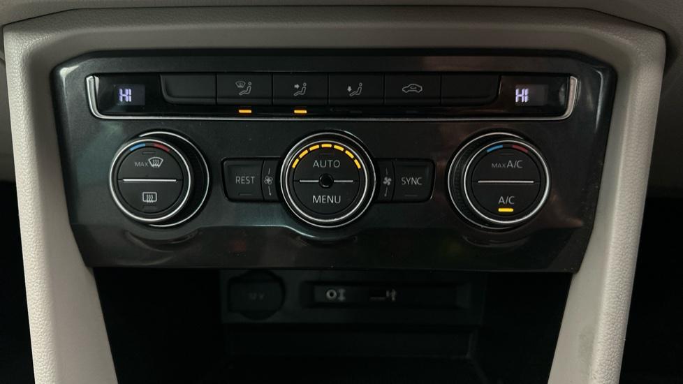 Air Conditioning /Dual Climate Control 