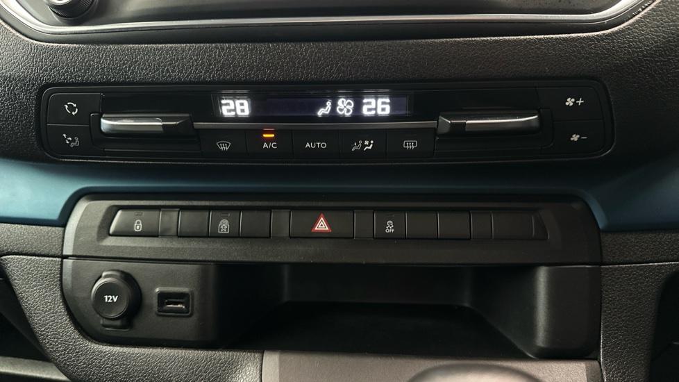 Air Conditioning /Dual Climate Control 