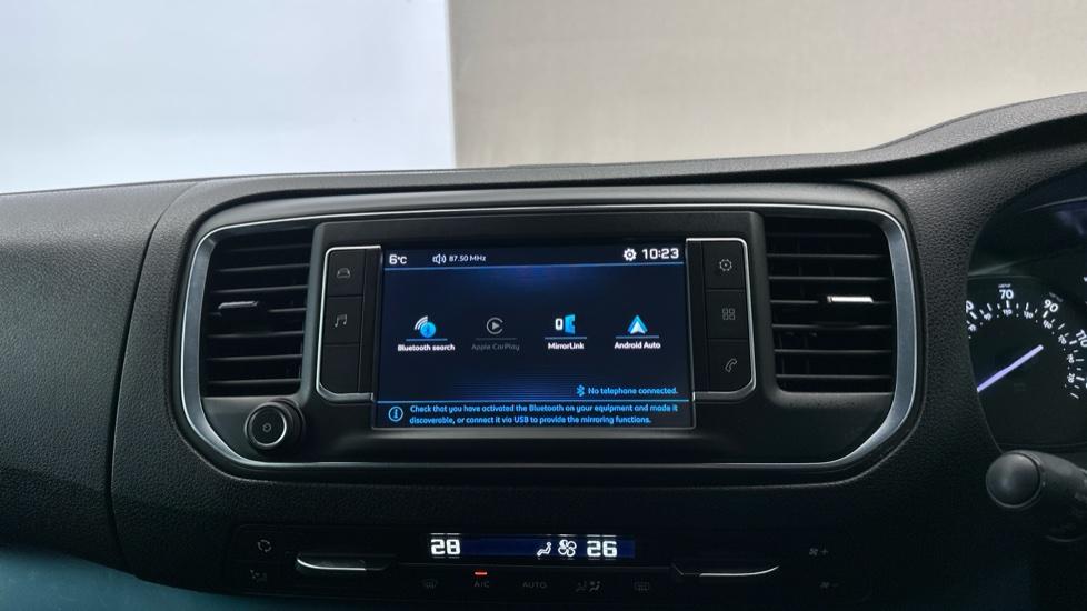 Bluetooth / Apple CarPlay / Android Auto 