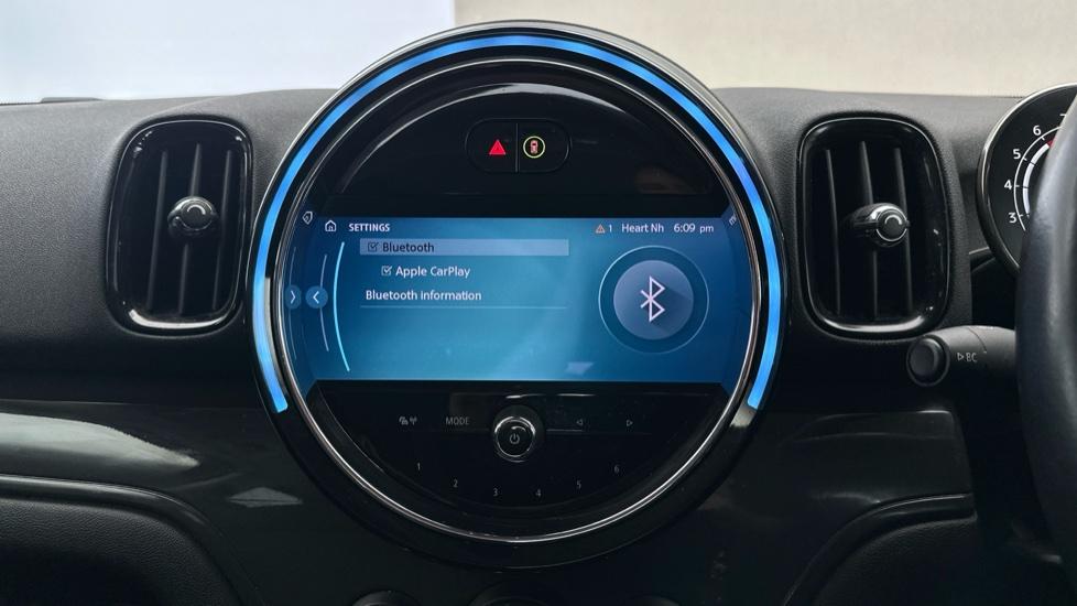 Bluetooth / Apple CarPlay 