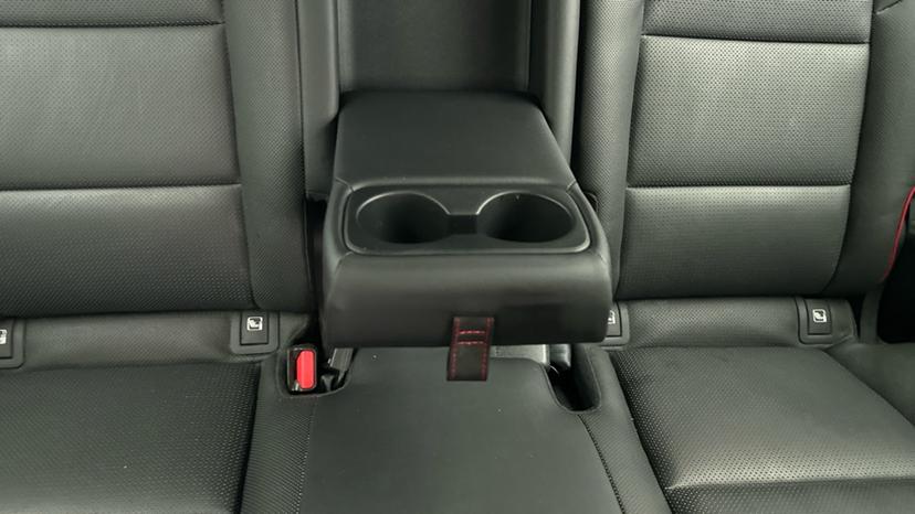 Rear Armrest/ Cup Holder