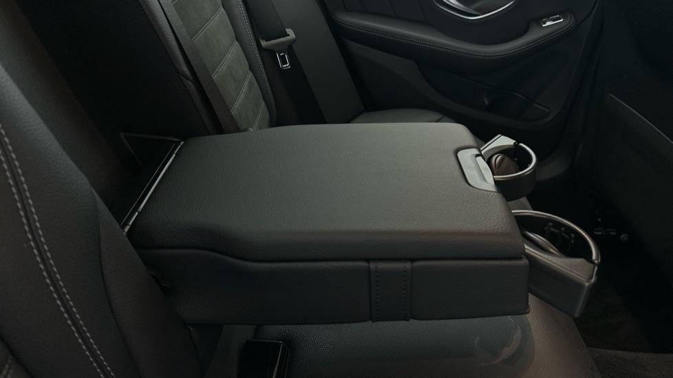 Rear Armrest/ Cup Holder