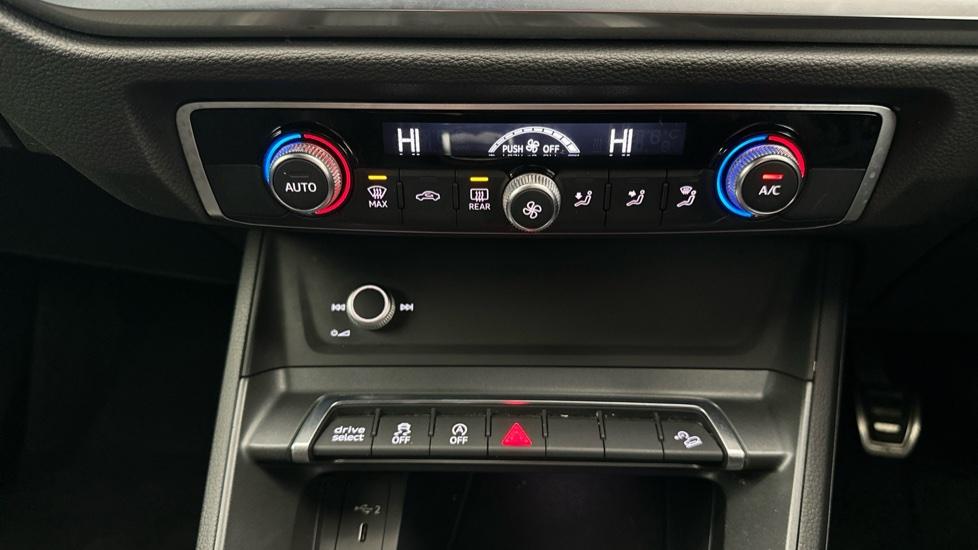 Air Conditioning /Dual Climate Control /Auto Stop/Start 