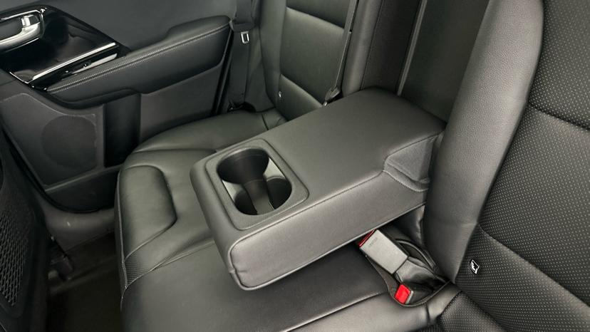 Rear Armrest/ Cup Holder