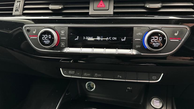 Dual Climate Control / Air Conditioning / Heated Seats 