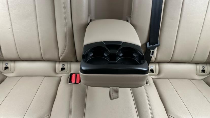 Rear Armrest/ Cup Holder