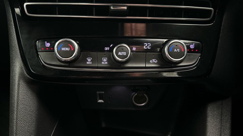 Air Conditioning /Dual Climate Control /Heated Seats 