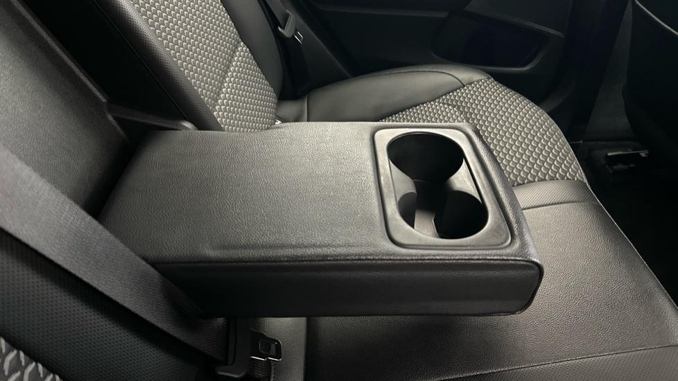 Rear Armrest/ Cup Holder