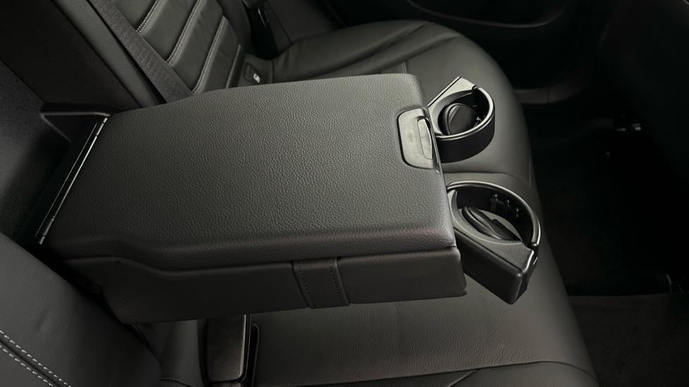 Rear Armrest/ Cup Holder