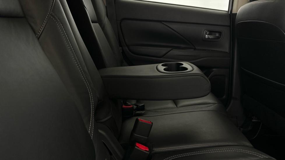 Rear Armrest/ Cup Holder