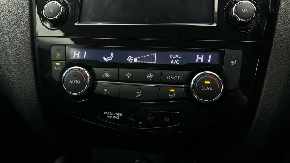 Dual Climate Control  / Air Conditioning 