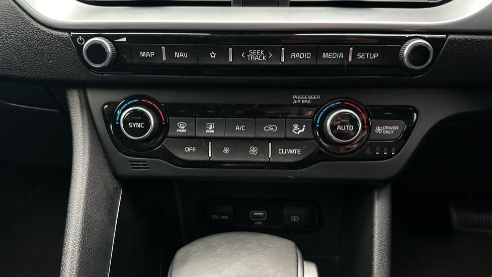 Dual Climate Control / Air Conditioning 