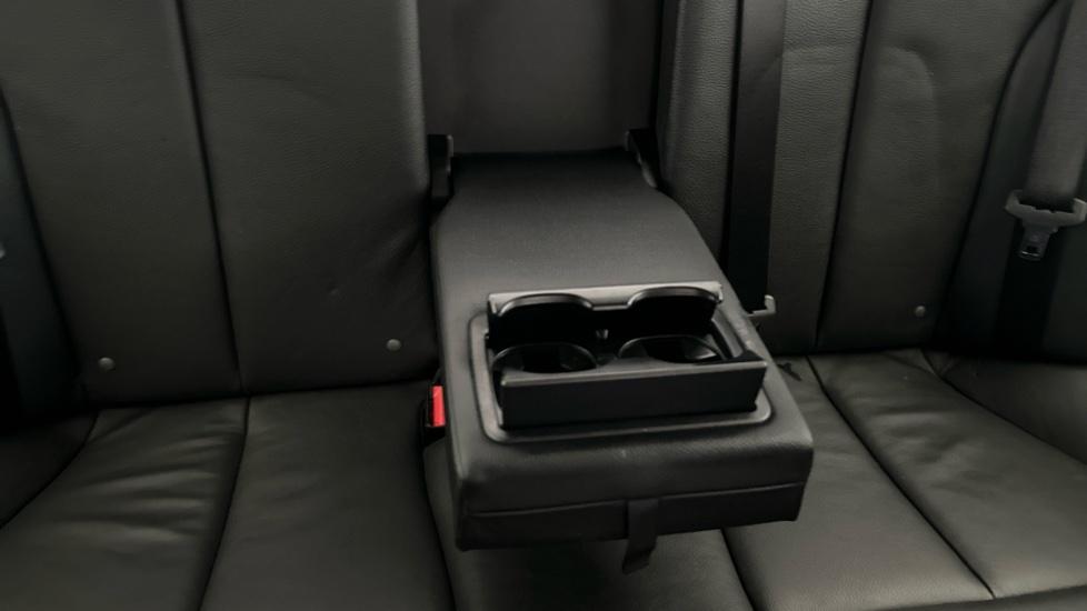 Rear Armrest/ Cup Holder