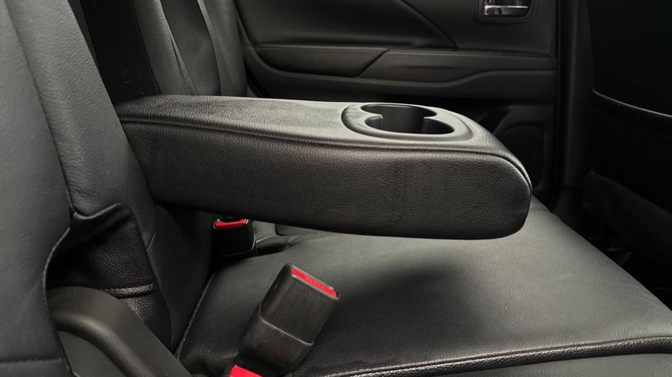 Rear Armrest/ Cup Holder