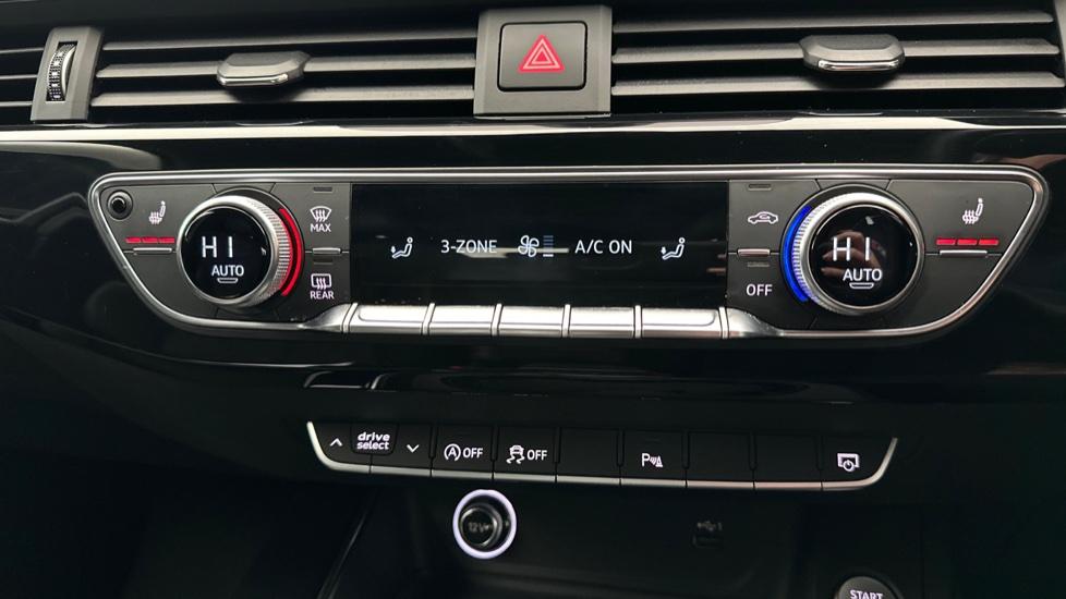 Dual Climate Control / Air Conditioning / Heated Seats 