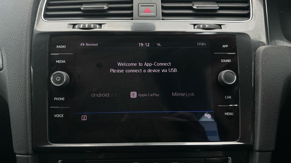 Apple Car Play & Android Auto