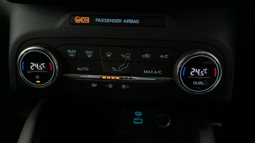 Air Conditioning /Dual Climate Control 