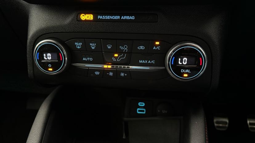 Dual Climate Control  / Air Conditioning 